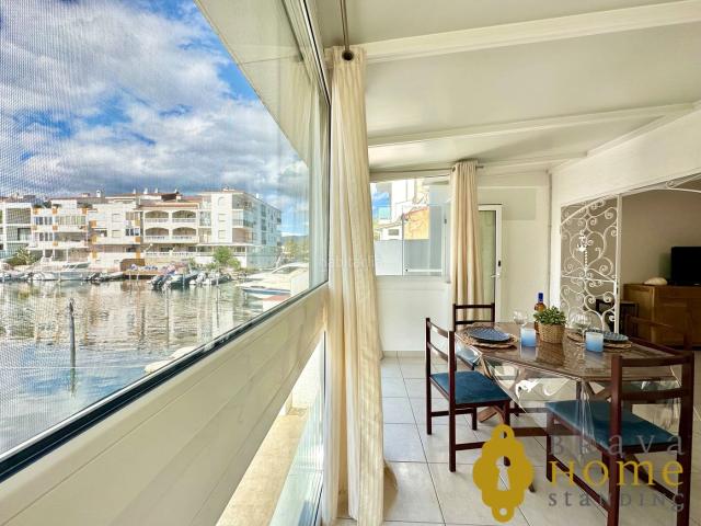 Casa en venta en Empuriabrava, Port Banyuls Port Alegre Port Empordà Costa Brava. Bonita casa con amarre 9x5m en venta en Empuriabrava. Casas.