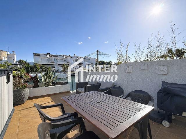 Casa en venta en Empuriabrava, Port Banyuls Port Alegre Port Empordà Costa Brava. Casa con licencia turística, 4 habitaciones y amarres de 8m. Casas.