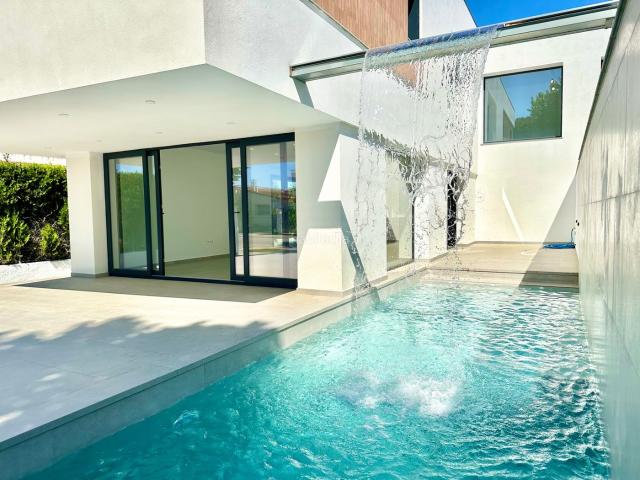 Casa en venta en Empuriabrava, Requesens Costa Brava. Casa de nueva construcción en una ubicación céntrica de Empuriabrava. Casas.