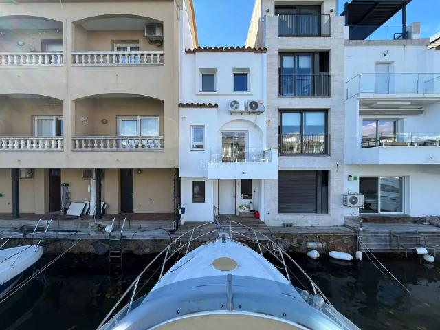 Casa en venta en Empuriabrava, Salins Cavall de Mar Costa Brava. CASA DE PESCADOR AL LADO DE LA SALIDA AL MAR CON AMARRE DE 11X4. Casas.