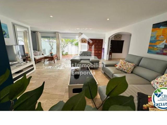 Casa en venta en Empuriabrava, Salins Cavall de Mar Costa Brava. Casa Típica Española en Empuriabrava Distrito Poblado Típico. Casas.