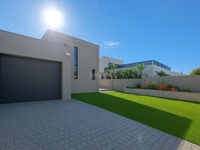 Casa en venta en Empuriabrava, Segre Ebre Ter Costa Brava. Casa en venta en Empuriabrava al canal. Casas.