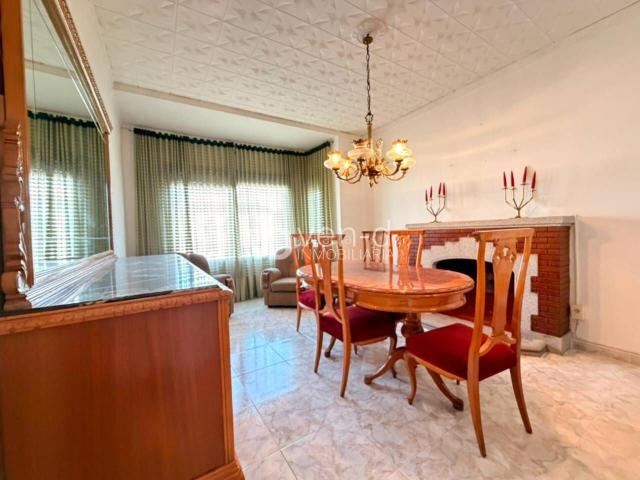 Casa en venta en Enguera. Vistas a la plaza Ibáñez Marín. Casas.