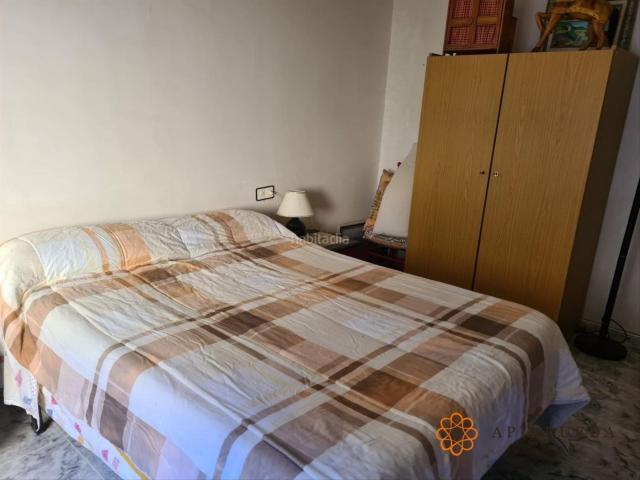 Casa en venta en Escatrón. Casa reformada grande 6 dormitorios, patio y terraza. Casas.