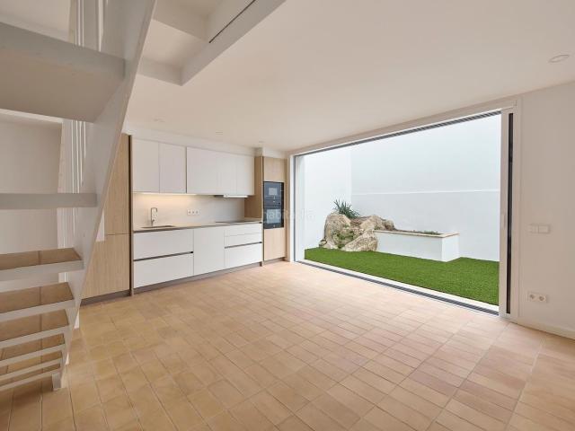 Casa en venta en Escala L´, Nucli Antic Costa Brava. Casa de obra nueva, a 300 m de la playa, en el casco antiguo de LEscala. Casas Escala.