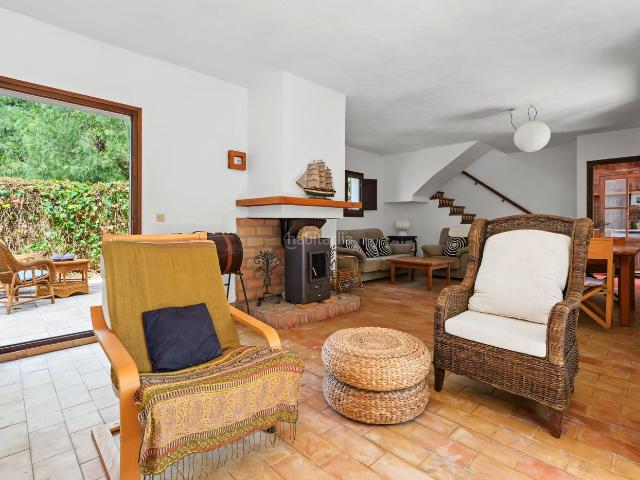 Casa en venta en Escala L´, Empúries Costa Brava. Casa en venta en LEscala con 5 habitaciones y jardín, a 2 minutos de la playa, Girona. Casas Escala.
