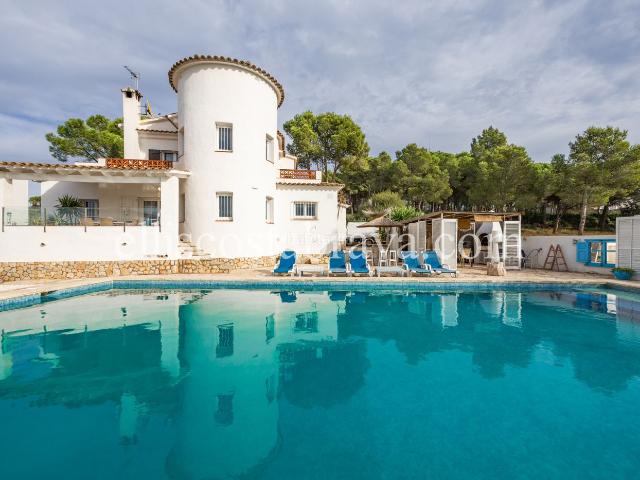Casa en venta en Escala L´, Port La Clota Puig Sec Costa Brava. Casa con vistas al mar y a la montaña Puig Sec. Casas Escala.