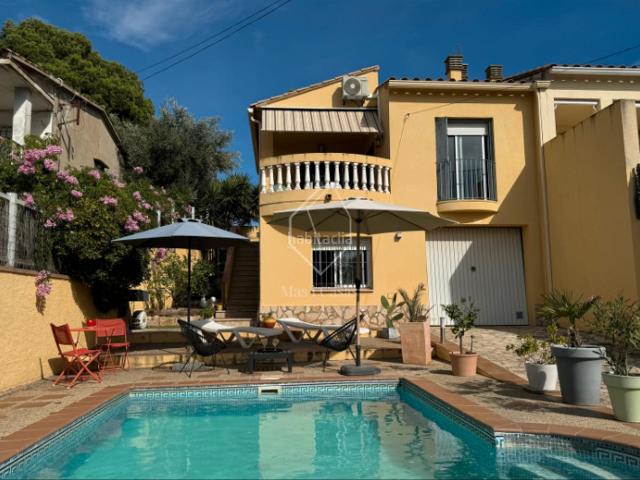 Casa en venta en Escala L´, Riells Costa Brava. EN EXCLUSIVA Encantadora casa, dins un terreny de 310 m², de 140 m²construits, situada al sector de Riells a L'Escala. Casas Escala.