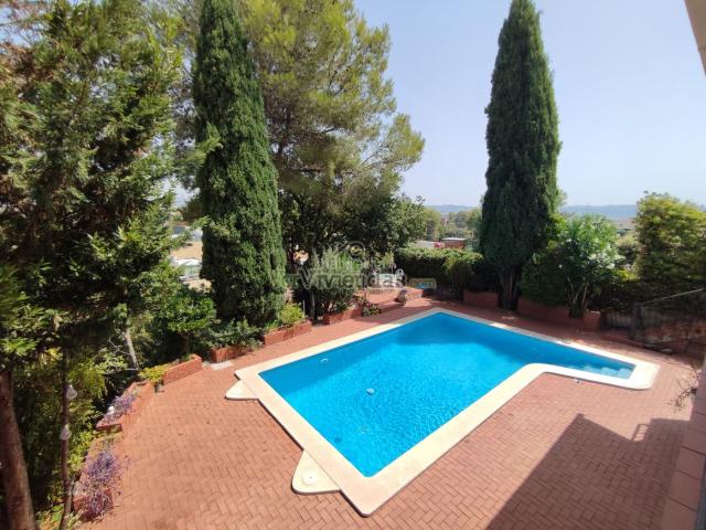 Casa en venta en Esparreguera, Can Rial. Espectacular casa con piscina y vistas. Casas.