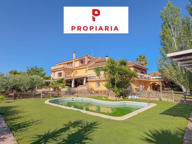 Casa en venta en Esparreguera, Can Rial. FANTÁSTICA CASA CON PISCINA. Casas.