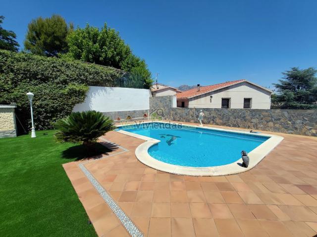 Casa en venta en Esparreguera, Can Rial. Preciosa casa con piscina y vistas. Casas.