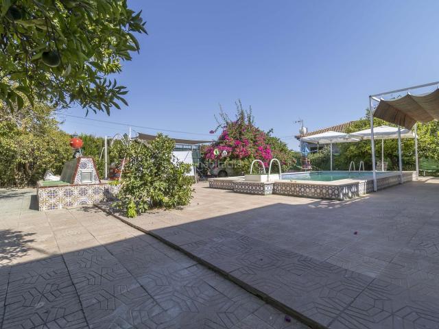 Casa en venta en Espartinas, Loreto. CHALET INDEPENDIENTE CON PISCINA A LA VENTA EN ESPARTINAS, URB LAS PULPEJAS II. Casas.