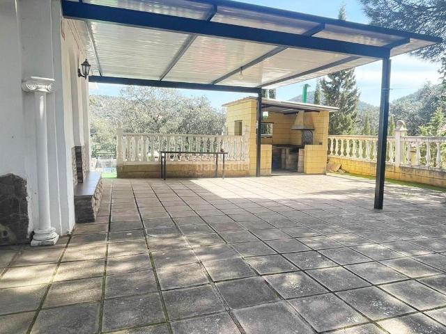 Casa en venta en Espiel. Parcela con vivienda y piscina en Villaharta, rodeada de naturaleza. Casas.