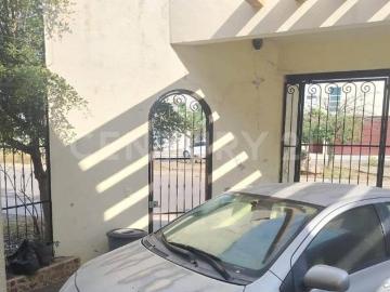 CASA EN VENTA EN ESQUINA FRACC. LAS LAGUNAS III