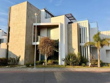 CASA EN VENTA EN ESQUINA FRENTE A ÁREA VERDE CON 4 RECAMARAS