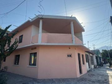 Casa en Venta en Esquina, Ideal para Habitar, Inversión o Negocio
