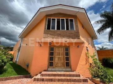 Casa En Venta en esquina, Jardines de Guadalupe Zapopan