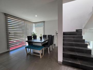 Casa en venta en esquina Las Plazas