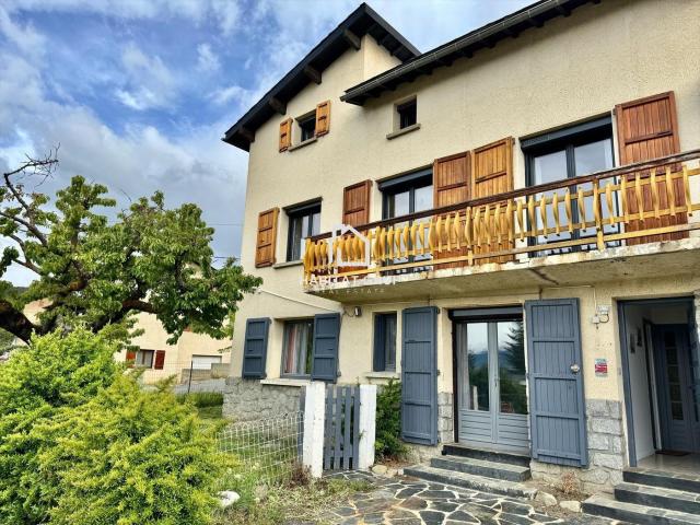 Casa en venta en Estavar Pirineos. Chalet pareado en Estavar. Casas.