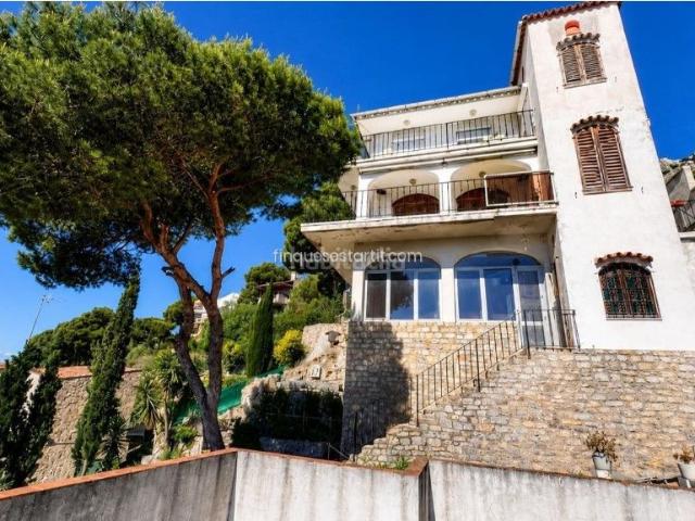 Casa en venta en Estartit, L´Estartit Poble Costa Brava. Impresionante casa de 6 habitaciones con vistas panorámicas a lEstartit. Casas.