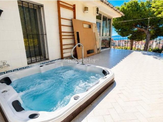 Casa en venta en Estartit, L´Estartit Poble Costa Brava. Impresionante casa de 6 habitaciones con vistas panorámicas a lEstartit. Casas.