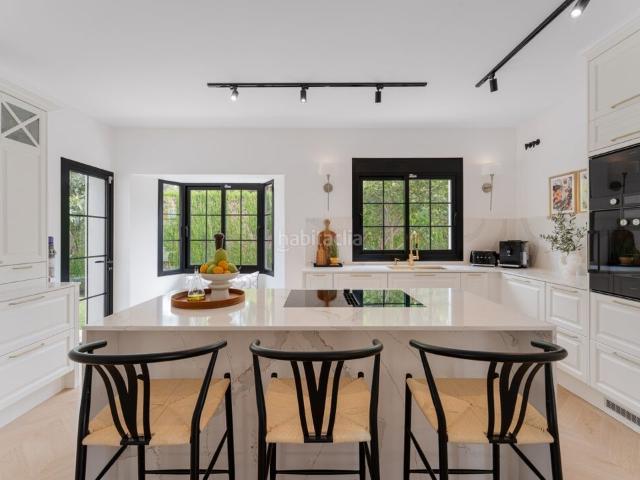 Casa en venta en Estepona, Nueva Atalaya. 63419 Villa de Lujo EcoEficiente en Monte Biarritz Diseño Escandinavo y Smart Home. Casas.