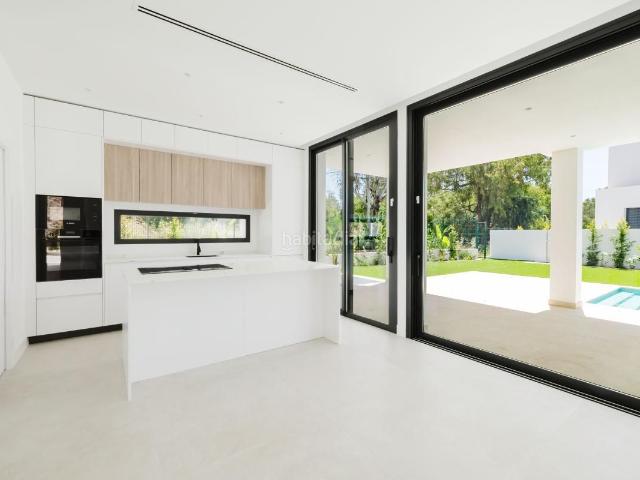 Casa en venta en Estepona, Nueva Atalaya. Casas.