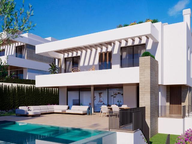 Casa en venta en Estepona, Nueva Atalaya. Siete villas de lujo en una ubicación privilegiada cerca de la playa y Puerto Banús. Casas.