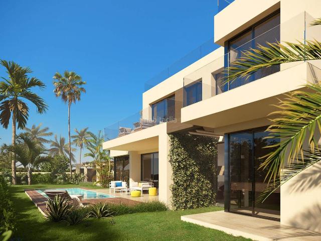 Casa en venta en Estepona, Nueva Atalaya. Villa Mar preciosa villa de 4 dormitorios en Monte Biarritz, La nueva Milla de Oro. Casas.