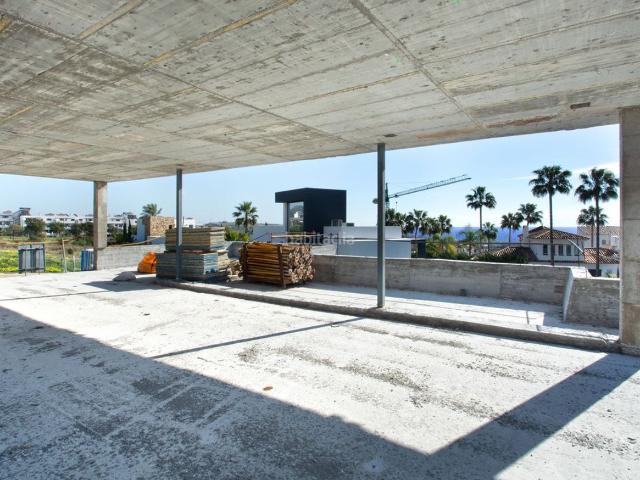 Casa en venta en Estepona, Altos de Estepona. 52956 Exclusiva Villa Independiente con Vistas al Mar, Golf. Casas.