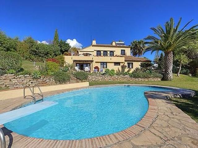 Casa en venta en Estepona, Bahía Dorada. Casas.