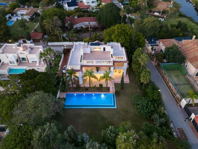 Casa en venta en Estepona, Casasola. Casas.