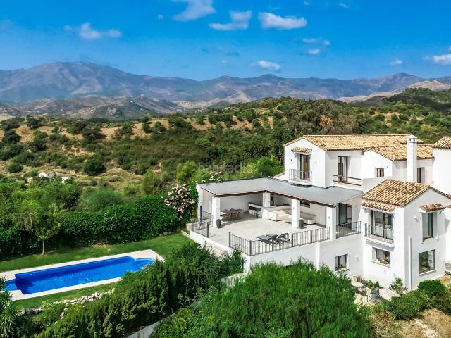 Casa en venta en Estepona, Centro. Sensacional Joya Moderna Andaluza con Impresionantes Vistas al Mar y a la Montaña. Casas.