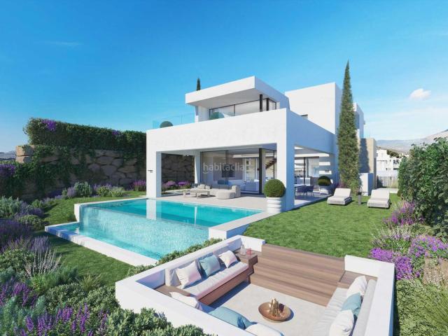 Casa en venta en Estepona, Estepona Golf. Villas en primera línea de golf en Estepona Golf. Casas.