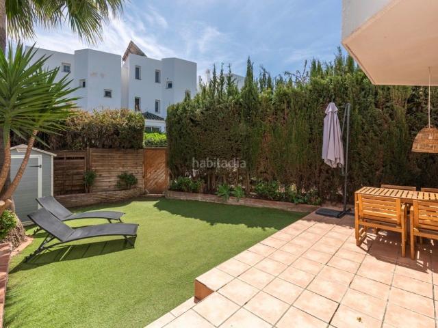 Casa en venta en Estepona, La Concha Resina Golf. Townhouse with tourist licence, sea view solarium and pool. Casas.