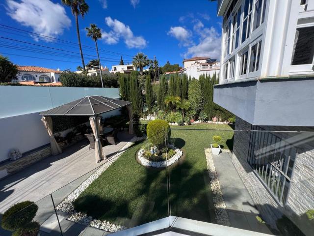 Casa en venta en Estepona, Sotoserena. MAGNIFICA VILLA DE 3 DORMITORIOS EN ESTEPONA. Casas.