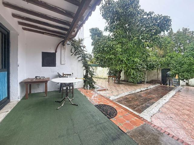 Casa en venta en Estepona, Villacana Costalita Saladillo. Parcela exclusiva frente al mar para crear una villa de lujo Nueva Milla de Oro, Estepona. Casas.