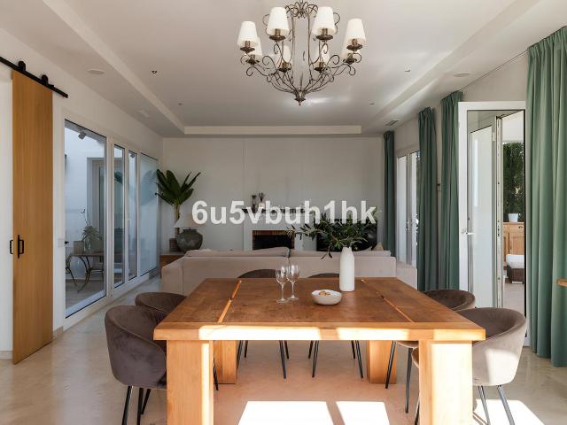 Casa en venta en Estepona, Villacana Costalita Saladillo. Villa Independiente en venta en la Nueva Milla de Oro. Casas.