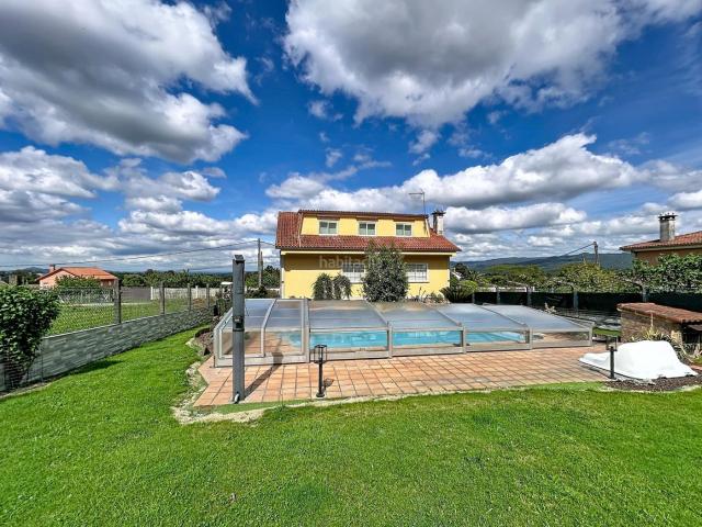 Casa en venta en Estrada A. Casas Estrada.