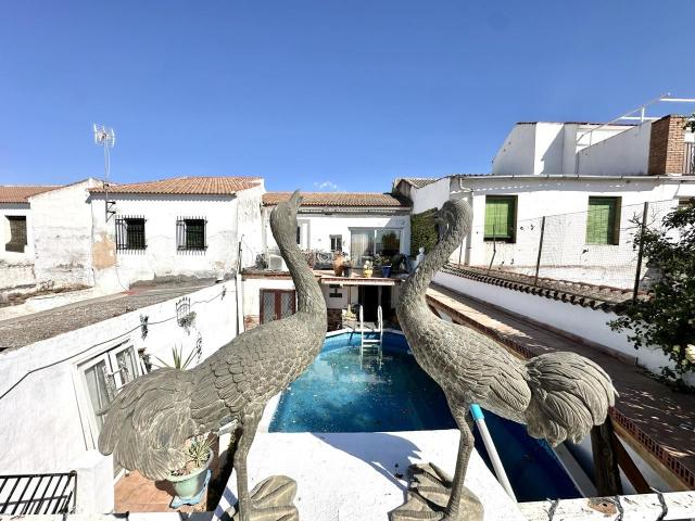 Casa en venta en Fuente de Piedra. Casa con piscina y gran potencial en el centro de Fuente de Piedra Málaga. Casas Fuente de.