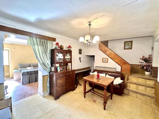 Casa en venta en Fuente de Piedra. Casa de pueblo con patio y gran potencial de reforma en Fuente de Piedra. Casas Fuente de.