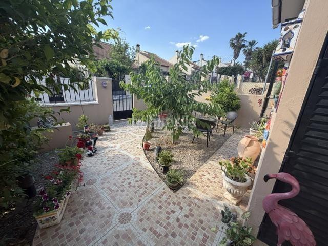 Casa en venta en Fuente de Piedra. Chalet independiente con piscina privada en Fuente de Piedra comodidad, luminosidad y calidad de vida. Casas Fuente de.