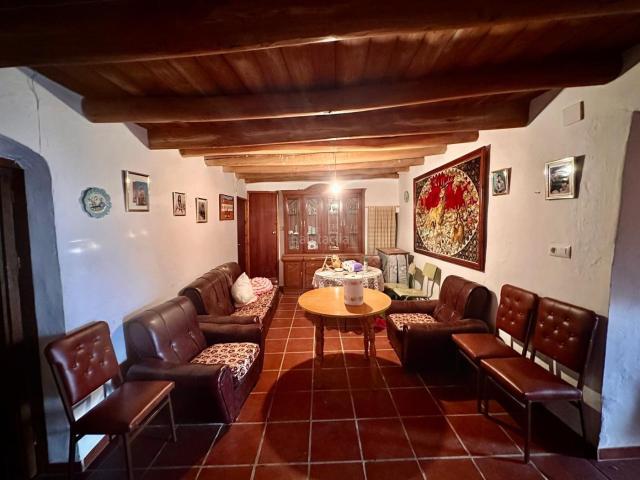 Casa en venta en Fuente Obejuna. A. Encantadora Casa en La Cardenchosa Naturaleza y Confort. Casas Fuente.
