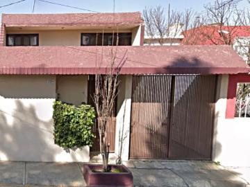 Casa en Venta en Fuentes del Valle, Tultitlán: Amplia y Bien Ubicada
