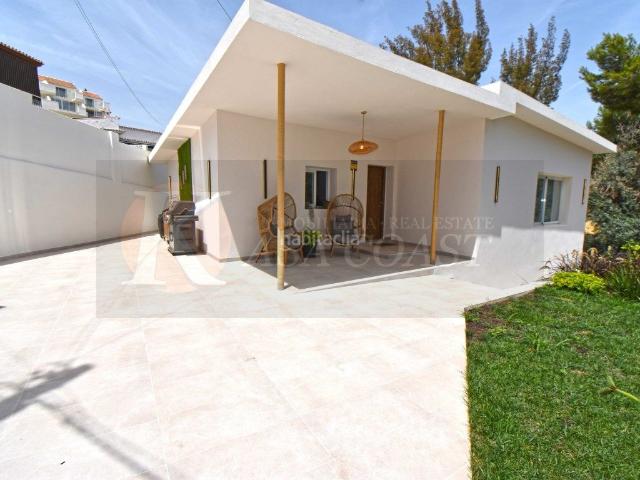 Casa en venta en Fuengirola, Torreblanca del Sol. Chalet independiente reformado en Torreblanca Fuengirola Moderno, luminoso y con ubicación privilegiada. Casas.