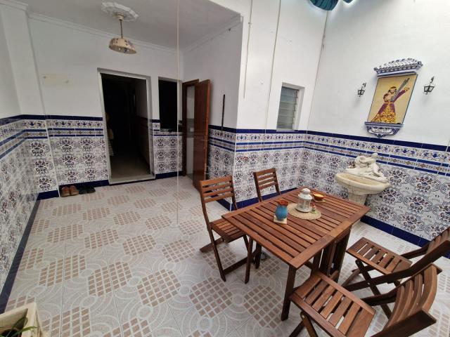 Casa en venta en Fernán Núñez. CASA PARA ENTRAR A VIVIR CERCA DEL AYUNTAMIENTO. Casas Fernán.