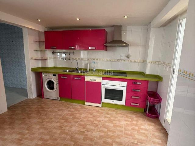 Casa en venta en Fernán Núñez. Magnífica casa de 3 plantas con terraza en Fernán Núñez. Casas Fernán.
