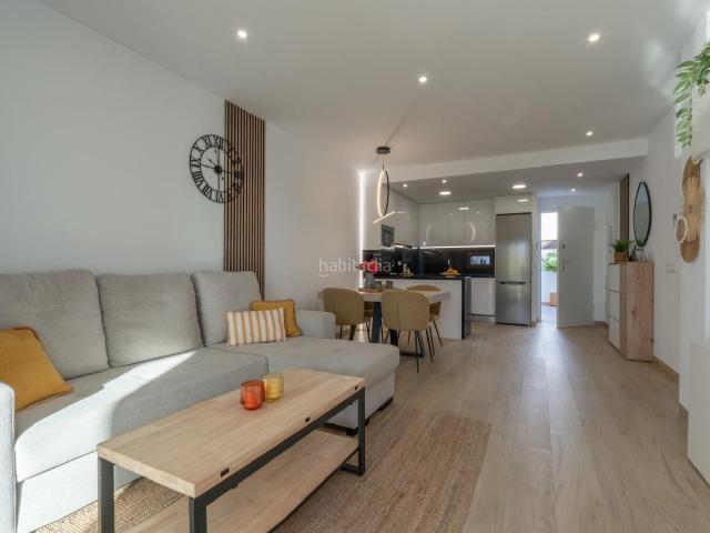 Casa en venta en Finestrat, Balcón de Finestrat Terra Marina. Este apartamento de 2 dormitorios y 2 bantildeos, totalmente amueblado y muy bien mantenido en Finestrat, ofrece una excelente com. Casas.