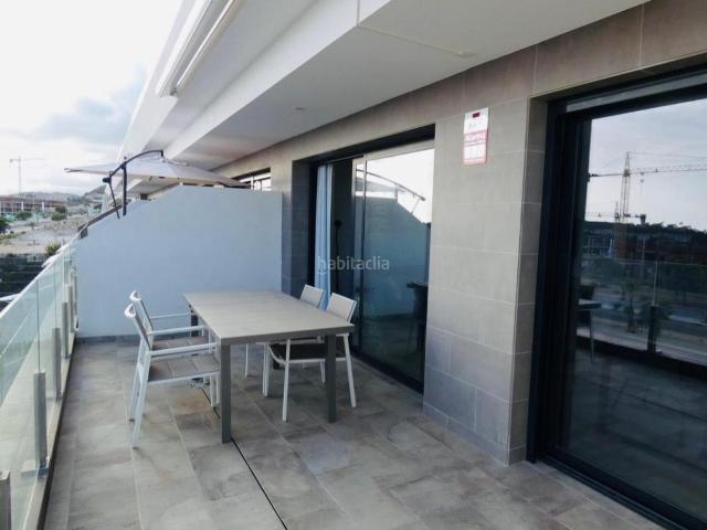 Casa en venta en Finestrat, Finestrat Pueblo. Dúplex de 170nbspM2 a estrenar en la primera planta entre la zona de Sierra Cortina y la Bahía de Benidorm.Se compone de dos plant. Casas.