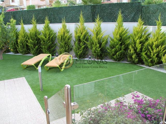 Casa en venta en Finestrat, Golf Bahía. Casa pareada de 2 dormitorios en exclusiva urbanización de Sierra Cortina. Casas.